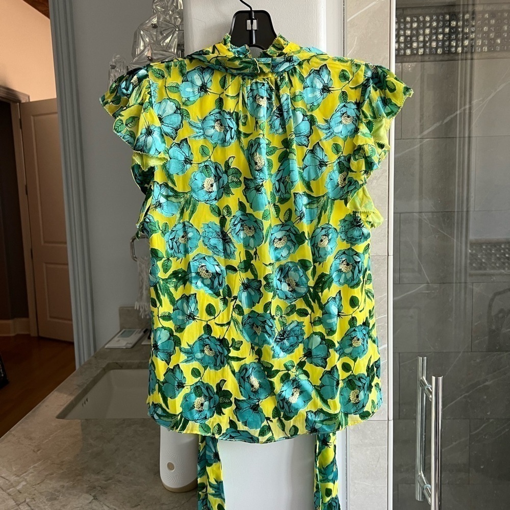 ALICE + OLIVIA Jordana Bow-Collar Button-Front Blouse - Picture 3 of 14